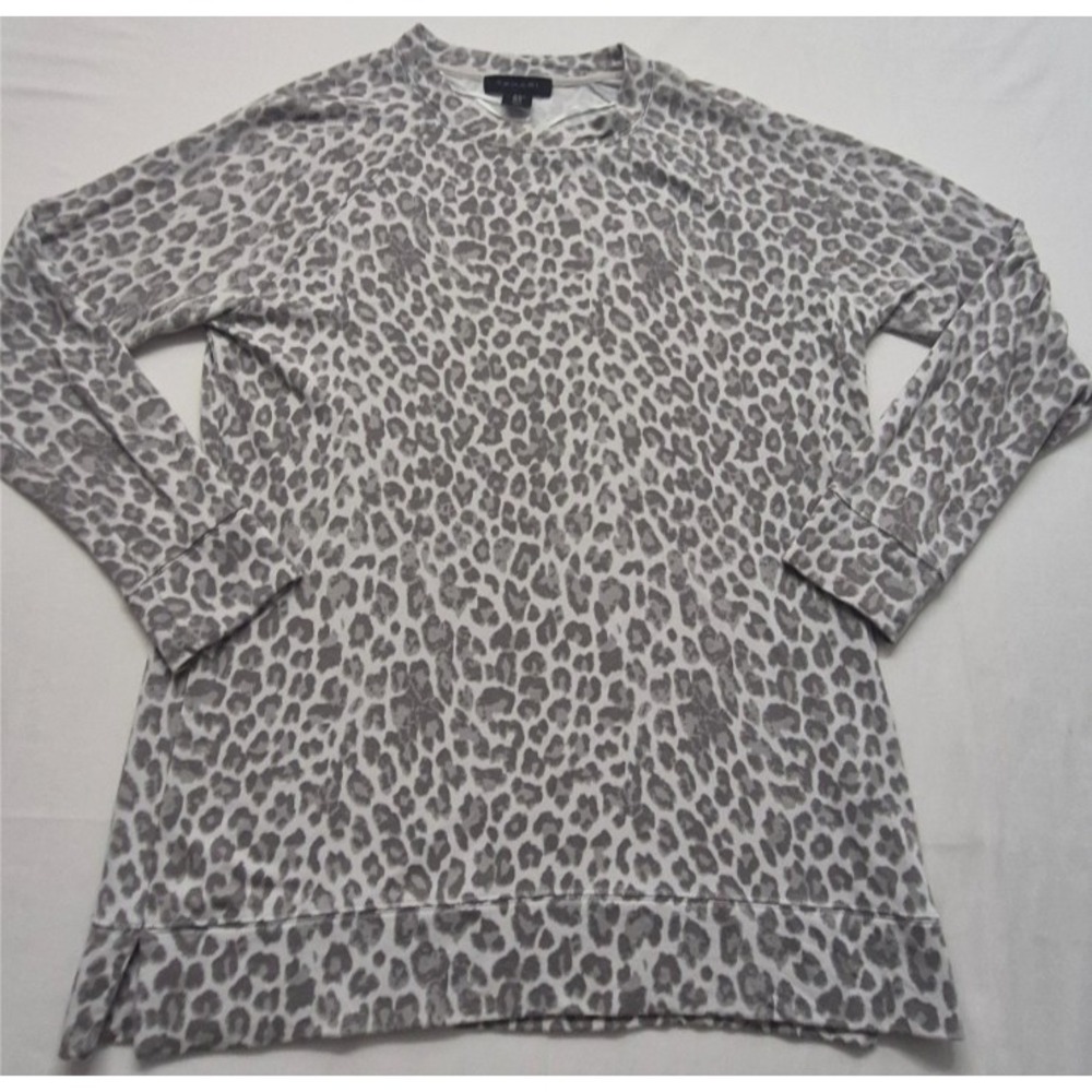 Tahari women's cream animal print pullover long sleeve shirt sz. M